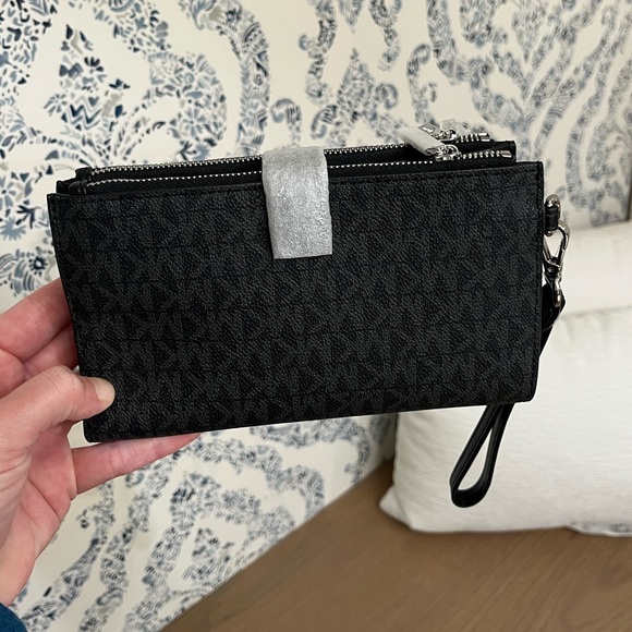 Michael Kors Logo Jet Set Double-Zip Wristlet - Picture 7 of 8